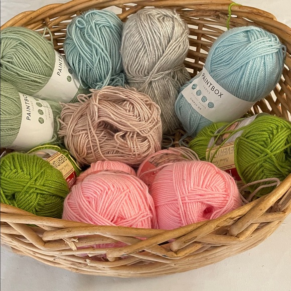 Rare FIND 10 NEW Skeins of Miscellaneous Yarn - Picture 3 of 12